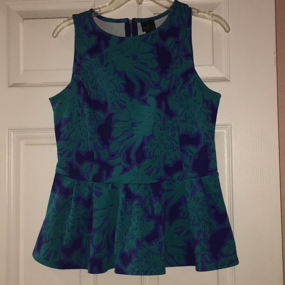 Sleeveless top with flared bottom
